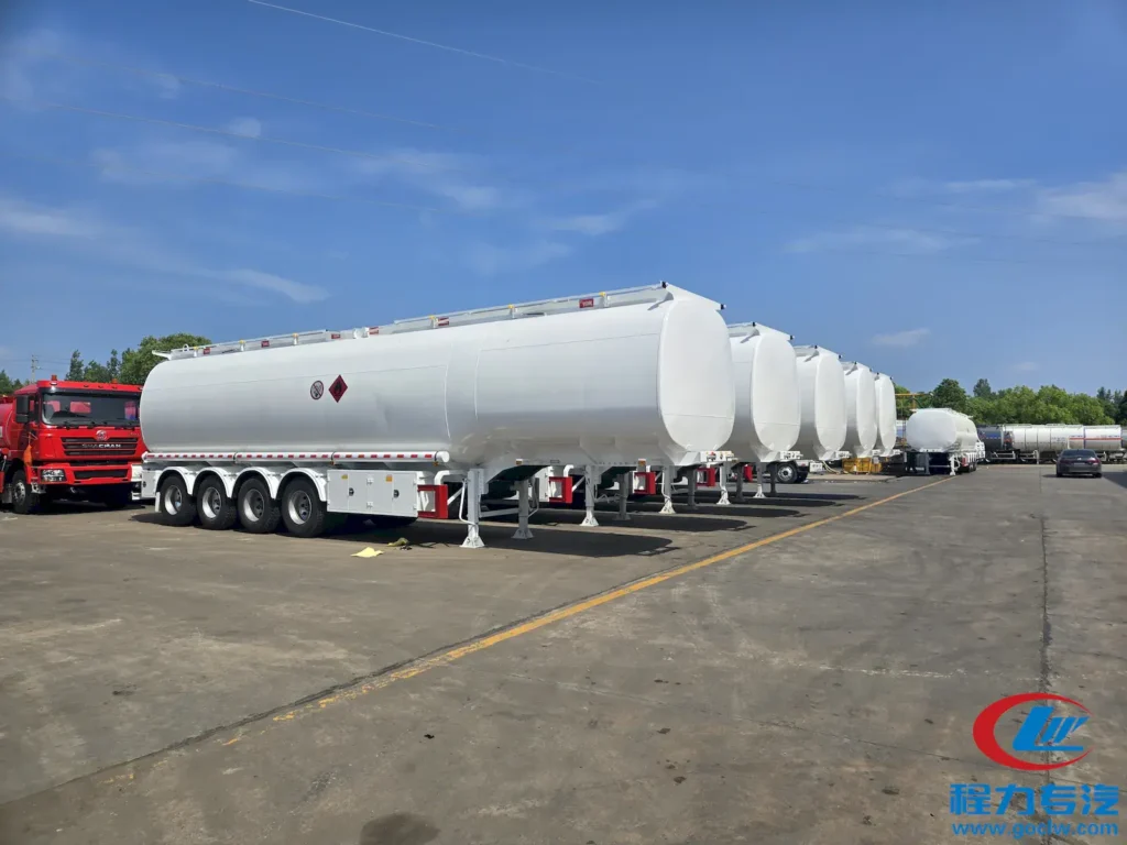 4-axle carbon steel fuel tanker semi-trailer by CLW
