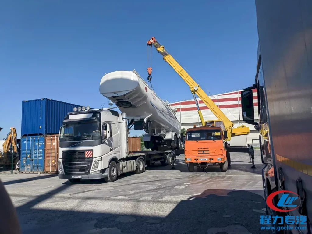 45000L aviation refueler loading for export shipment